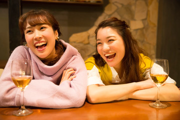 酔っ払う女性
