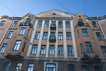 Obraz premium Facade of vintage classical building in Saint Petersburg