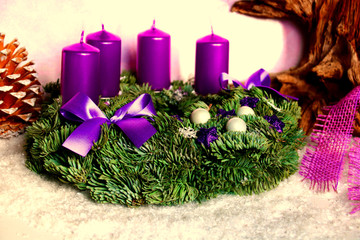 adventskranz in lila