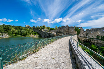 Saint-Saturnin-lès-Apt village perché du Luberon en Provence-Alpes-Côte-d'Azur.	