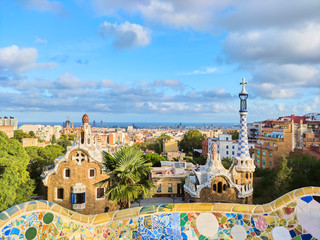 Fototapeta premium Monumentalna strefa Parku Guell w Barcelonie, Hiszpania