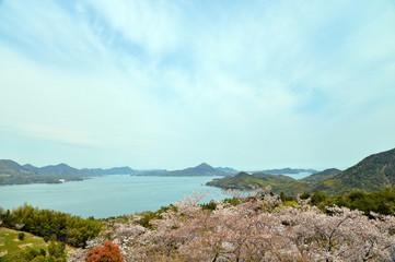 愛媛県今治市の開山から眺める春の瀬戸内海国立公園としまなみ街道