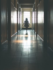 Fototapeta premium girl in the corridor