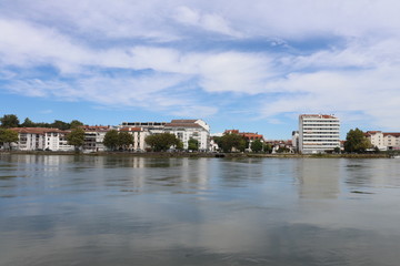 Le fleuve Adour dans la ville de Bayonne, ville de Bayonne, département des Pyrénées Atlantiques,  région Nouvelle Aquitaine, France