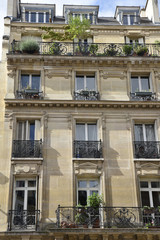 Obraz premium Immeuble haussmannien à Paris, France
