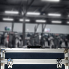 Obraz premium Table background of free space and dark interior 