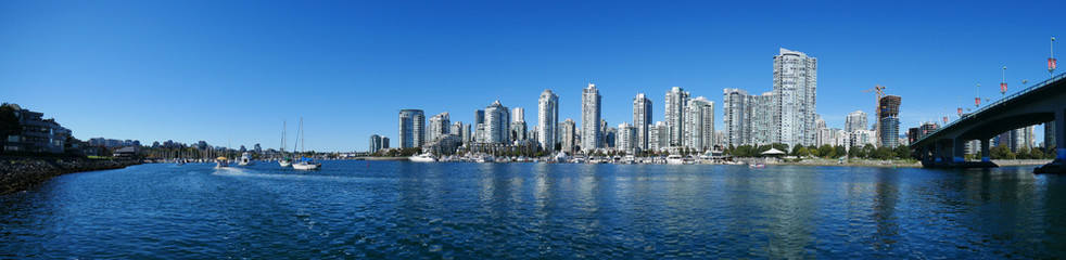 Fototapeta na wymiar Panoramic skyline of Vancouver City