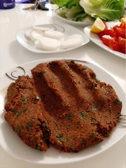 delicious urfa cigkofte on the plate