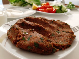 delicious urfa cigkofte on the plate