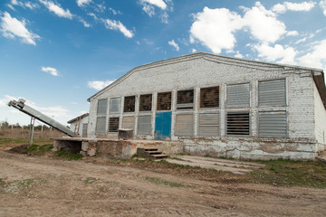 Obraz premium Old industrial chicken coop on a farm