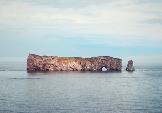 Rocher perc&eacute;
