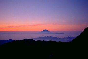 朝焼けの富士山