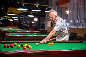 activités d'un homme âgé