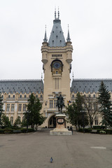 Fototapeta na wymiar Statue of Stefan the Great in front of the Palace of Culture in Iasi, Romania