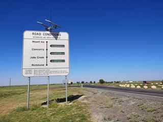 Road Conditions Strassenschild, Mount Isa, Australien