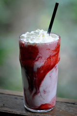 strawberry yogurt smoothie, mixed berry smoothie