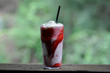 strawberry yogurt smoothie, mixed berry smoothie