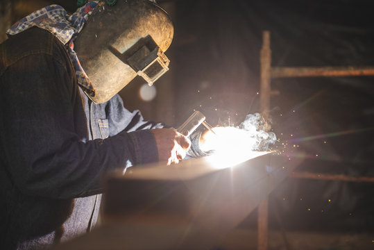 El Oro / Ecuador - 2017 : A welder at his job, welding metal bars together