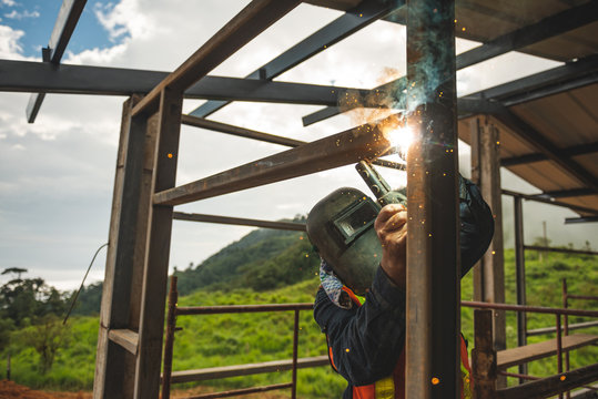 El Oro / Ecuador - 2017 : A welder at his job, welding metal bars together