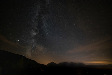 Foto notturna della Via Lattea dal pianeta Terra
