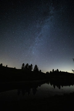 Foto notturna della Via Lattea dal pianeta Terra