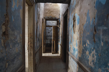 Fototapeta na wymiar Arquitectura colonial de una casa abandona.