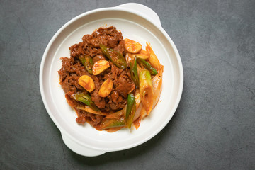 Korean beef stir fry is a spicy korean beef that is mix with gochujang paste, soy sauce, sesame oil and herbs. 