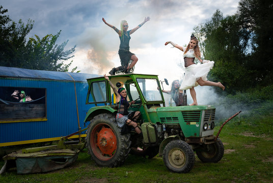 Modelparty am Oldtimertraktor