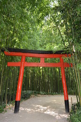 TORII JARDIN JAPONAIS BAMBOUSERAIE ANDUZE FRANCE