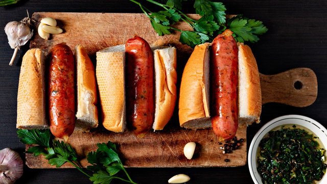 Choripanes clasicos con Chimichurri