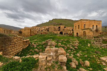Fototapeta na wymiar Abandoned village of Killit, near the town of Savur and Mardin. The village was once inhabited by Syrian Orthodox Christians.