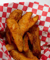 papas fritas en gajo condimentadas