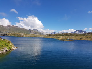 Fototapeta premium lake and mountains