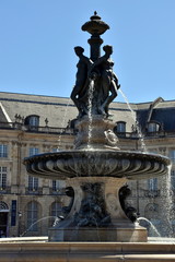 Fototapeta premium Brunnen auf dem Place de la Bourse in Bordeaux