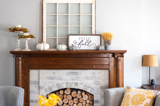 Stylish Fall Decorations On The Mantel