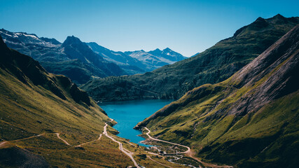 Lago con montagna 1