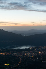 Naklejka premium sunset over the city