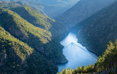 canyon seen from above with a ship sailing leaving a wake in its wake in the canyon of the river Sil in the Ribeira Sacra, Lugo, Galicia Spain
