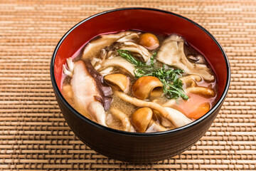 秋の味覚　キノコ汁