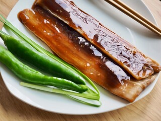 아시아 음식 간장소스와 장어 
