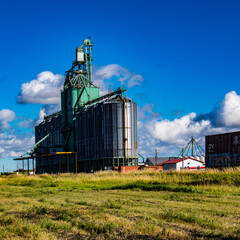 Fototapeta na wymiar grain elevator in the countryside
