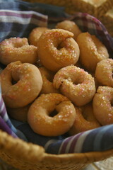Naklejka premium homemade cookie with colorful sugar in the basket