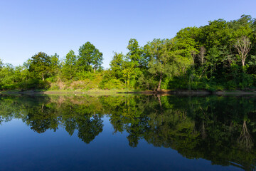 Fototapeta na wymiar La rivière Otter Creek pour aller à Vergennes, Vermont.