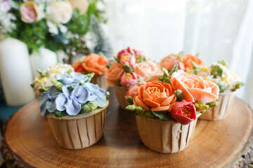 Beautiful flower cupcake for wedding