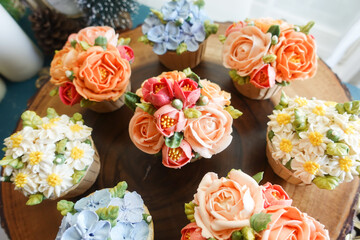 Beautiful flower cupcake for wedding