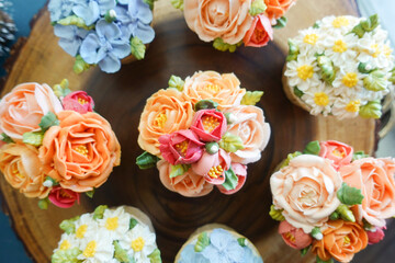 Beautiful flower cupcake for wedding