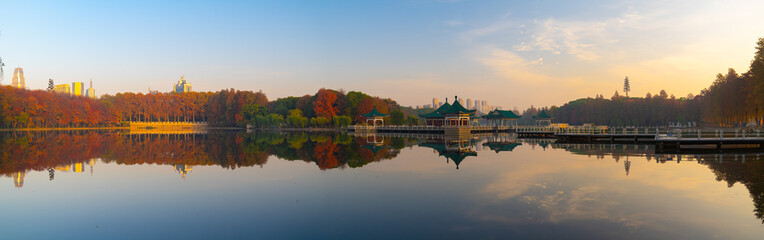 Fototapeta na wymiar Hubei Wuhan East Lake Scenic Area Late Autumn Scenery