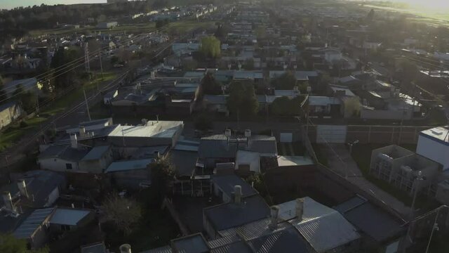 amanecer en mi barrio sobre sus casa