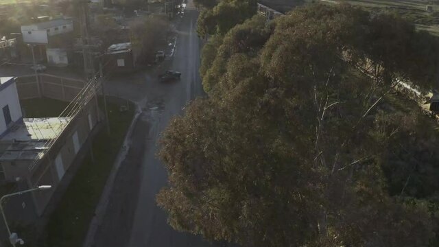 Calles y vias tren en mi barrio al amanecer