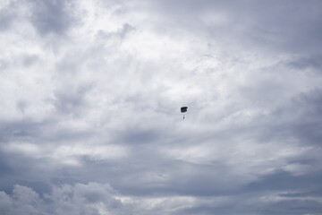 Fototapeta na wymiar paragliding in the sky